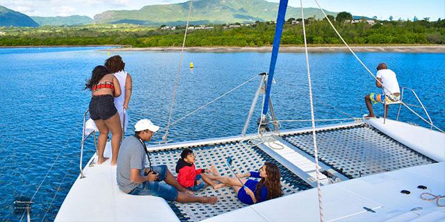 Full day private luxurious catamaran cruise benitiers island (3)